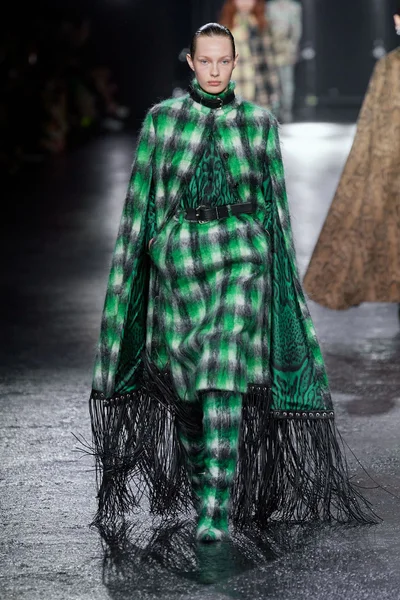 Look 24